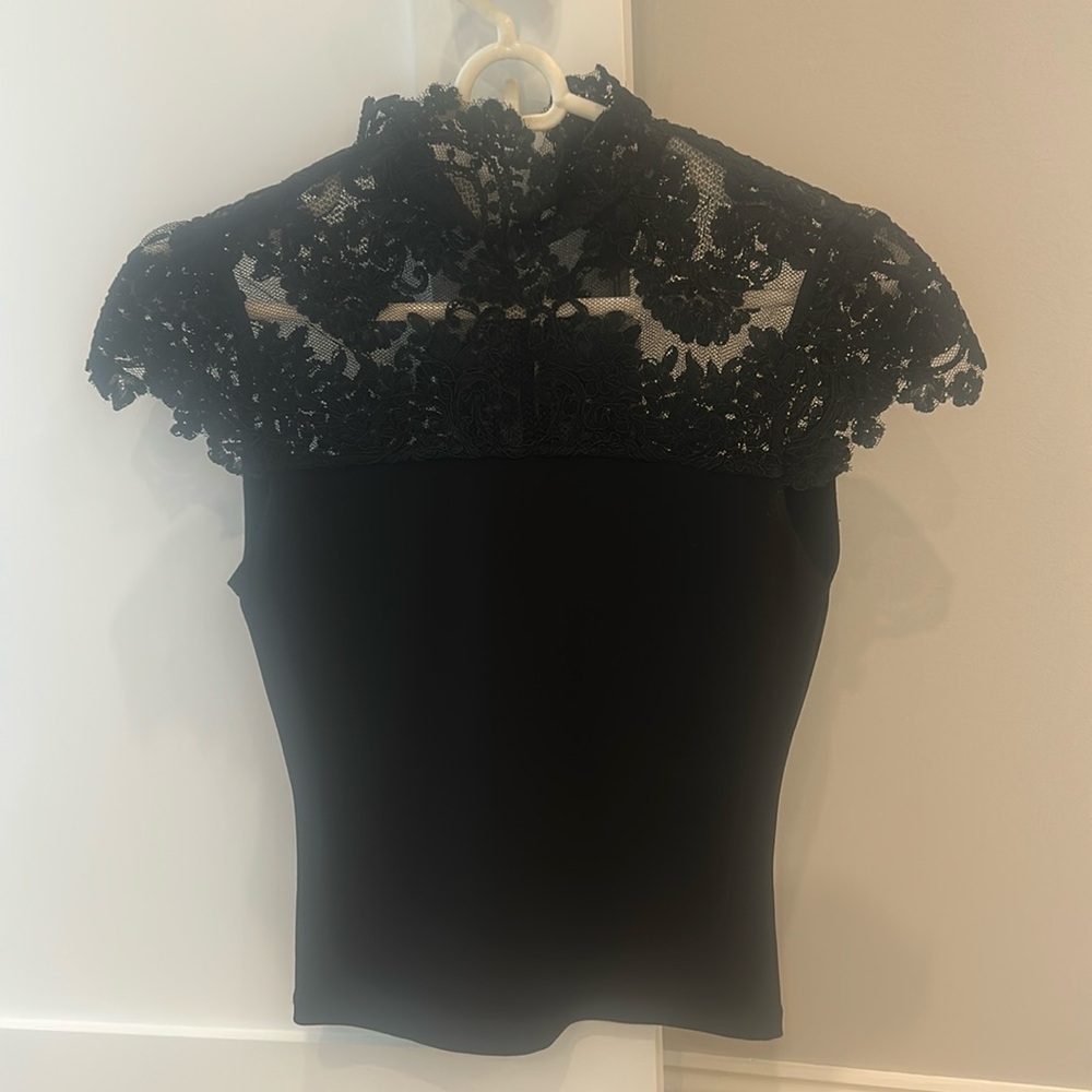 Alice and Olivia short sleeve lace top - new with tags